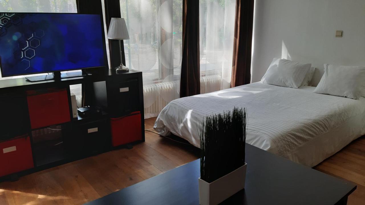 Brussels Louise Studio Apartment Bagian luar foto