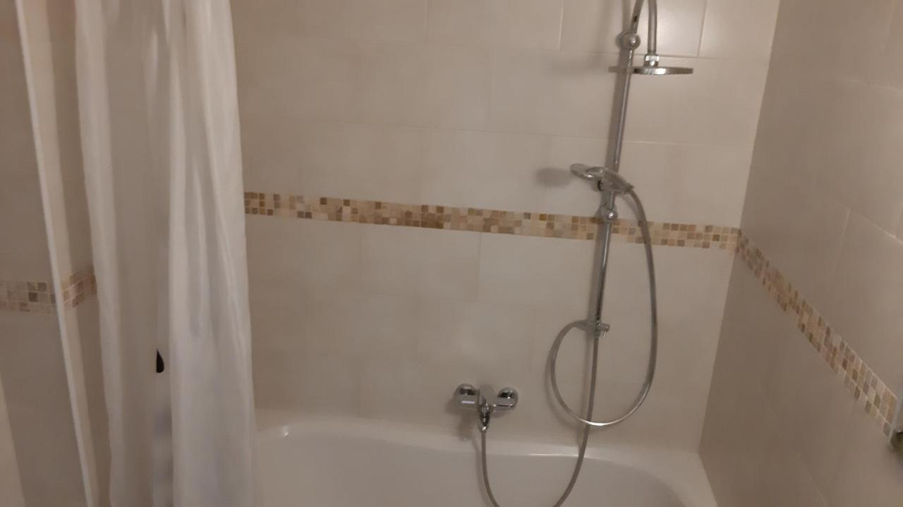 Brussels Louise Studio Apartment Bagian luar foto